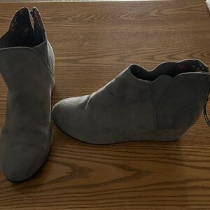 Maurices Elegant Gray Ankle Booties